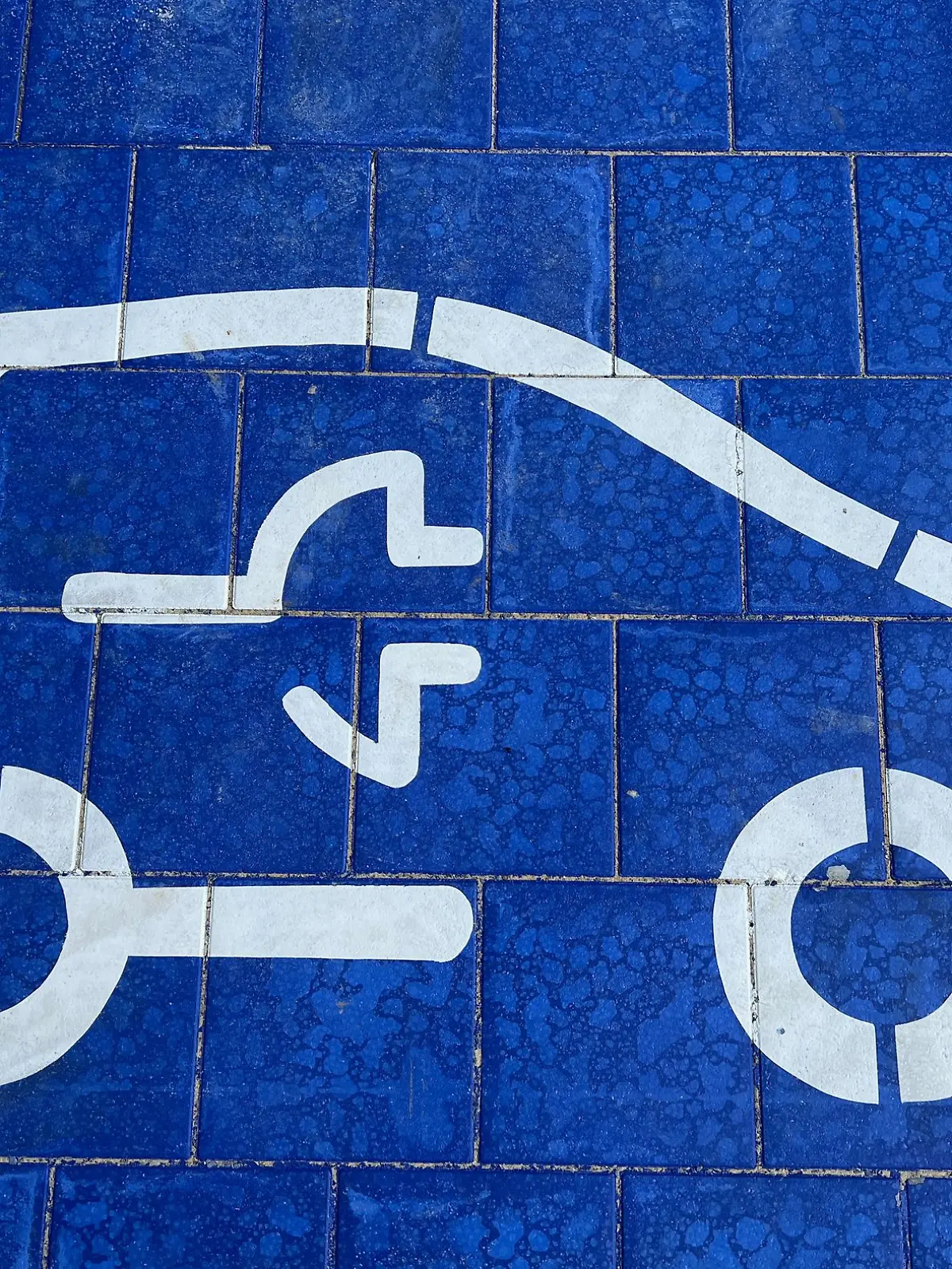 Bild zu: "Neue E-Auto-Förderung: Wer jetzt wie viel Geld bekommt"