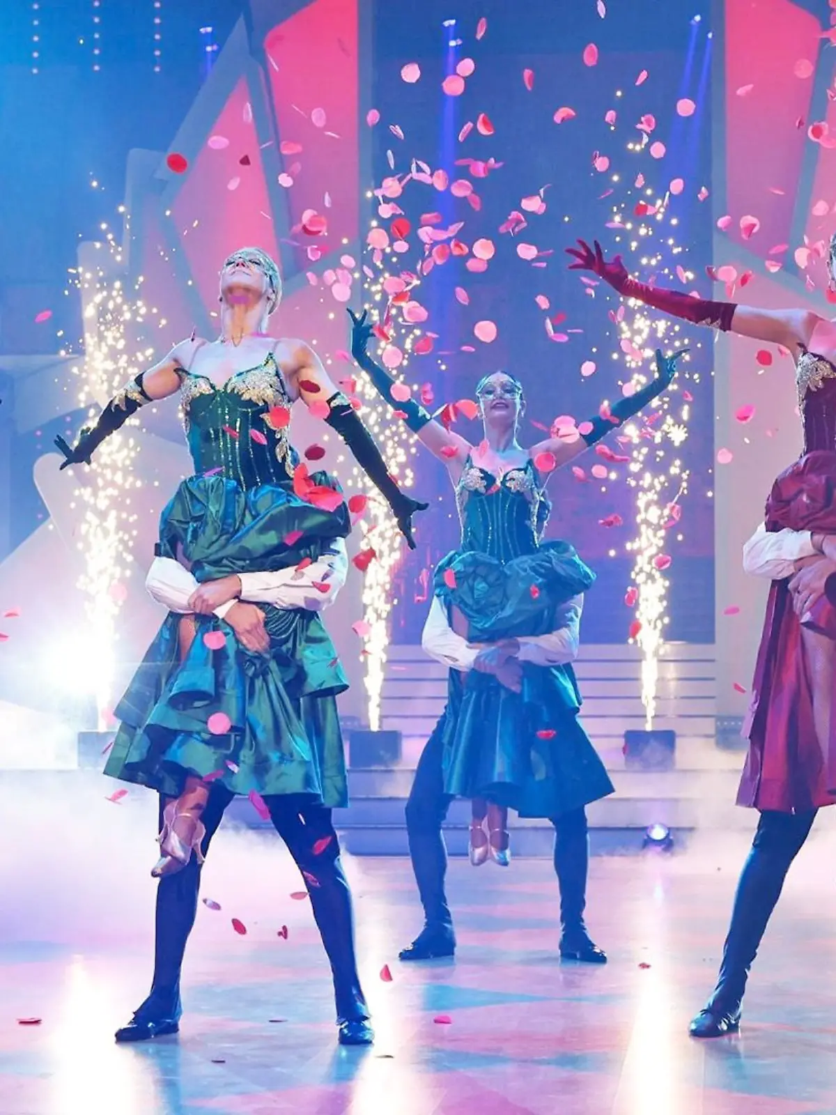 Bild zu: "Schon gewusst? Diese Titel haben unsere „Let’s Dance”-Profis ertanzt"