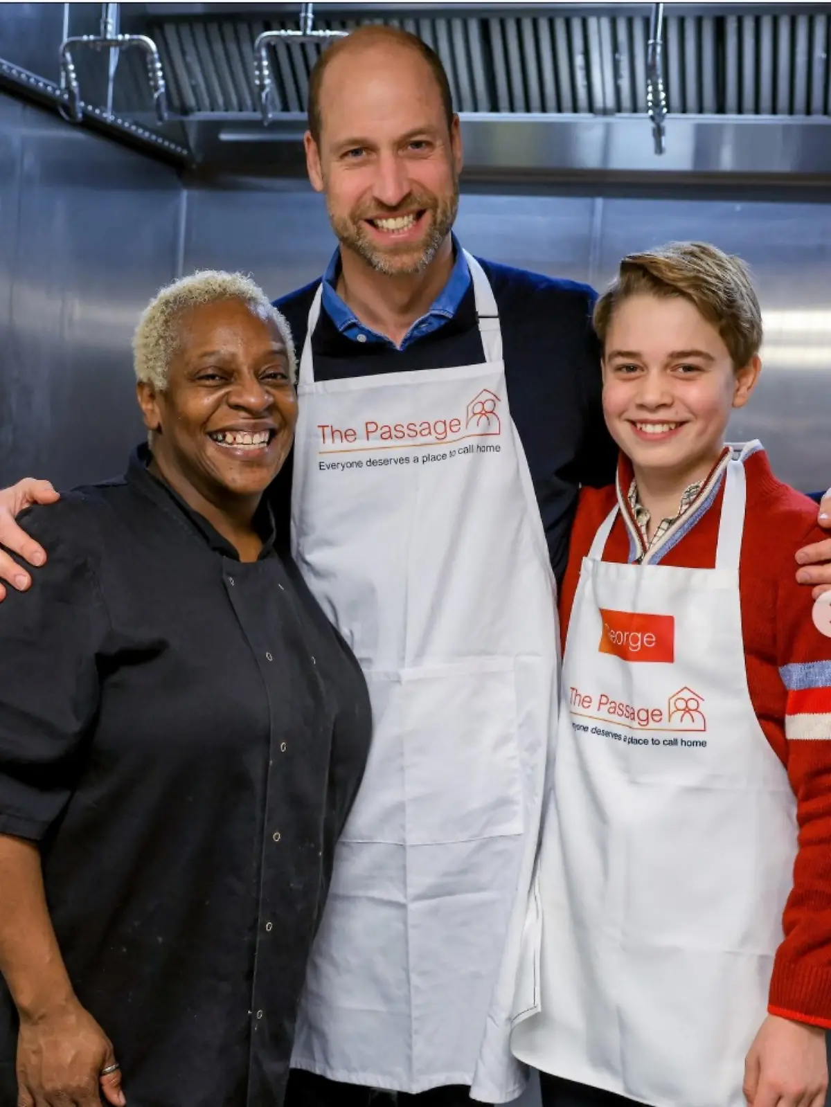 Prinz William und Prinz George helfen bei der Essensausgabe für Obdachlose 