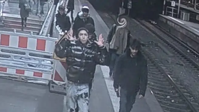 Fahndung-in-D-sseldorf-Polizei-sucht-nach-diesen-vier-Aggro-Teenies