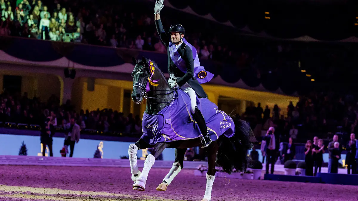Justin Verboomen strahlt nach seinem persönlichen Rekord im „Top 12 Dressage Final“ in Frankfurt.