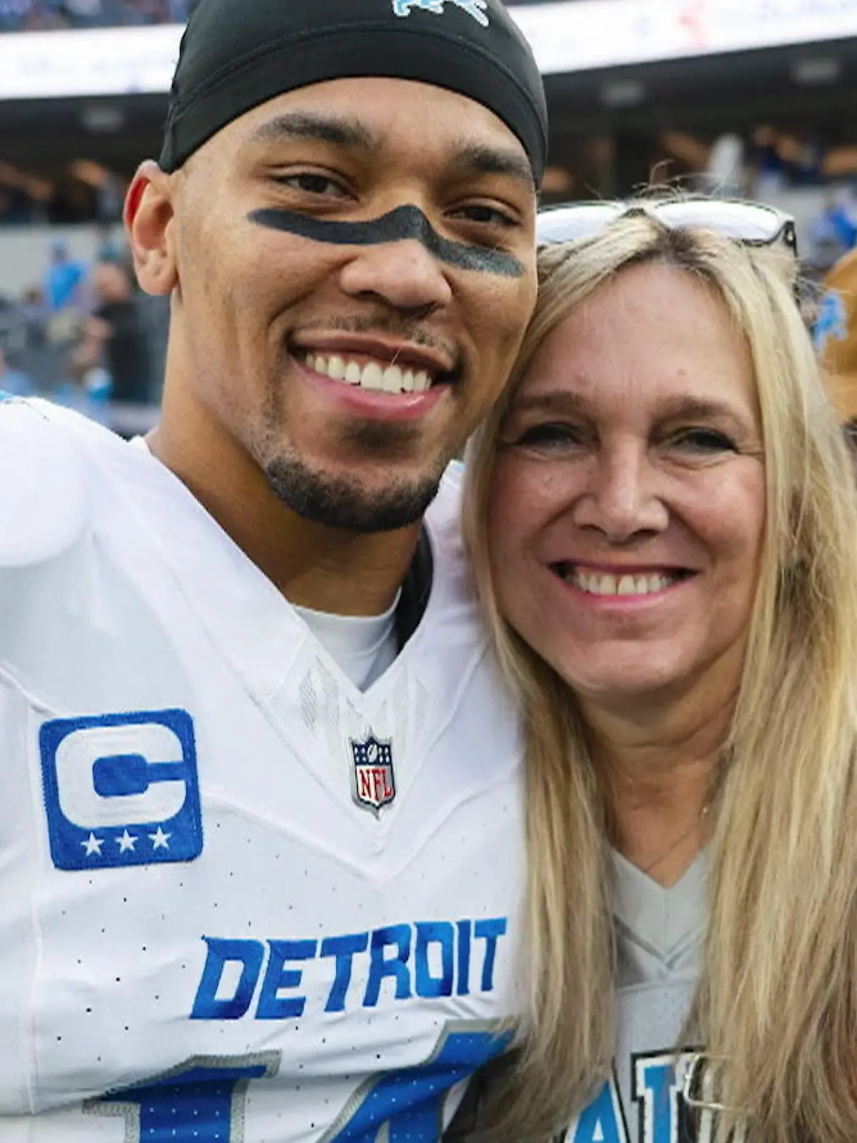 Bild zu: "Mutter aus Abschiebehaft geholt! Diesen deutschen NFL-Star hätte es beinahe nie gegeben"