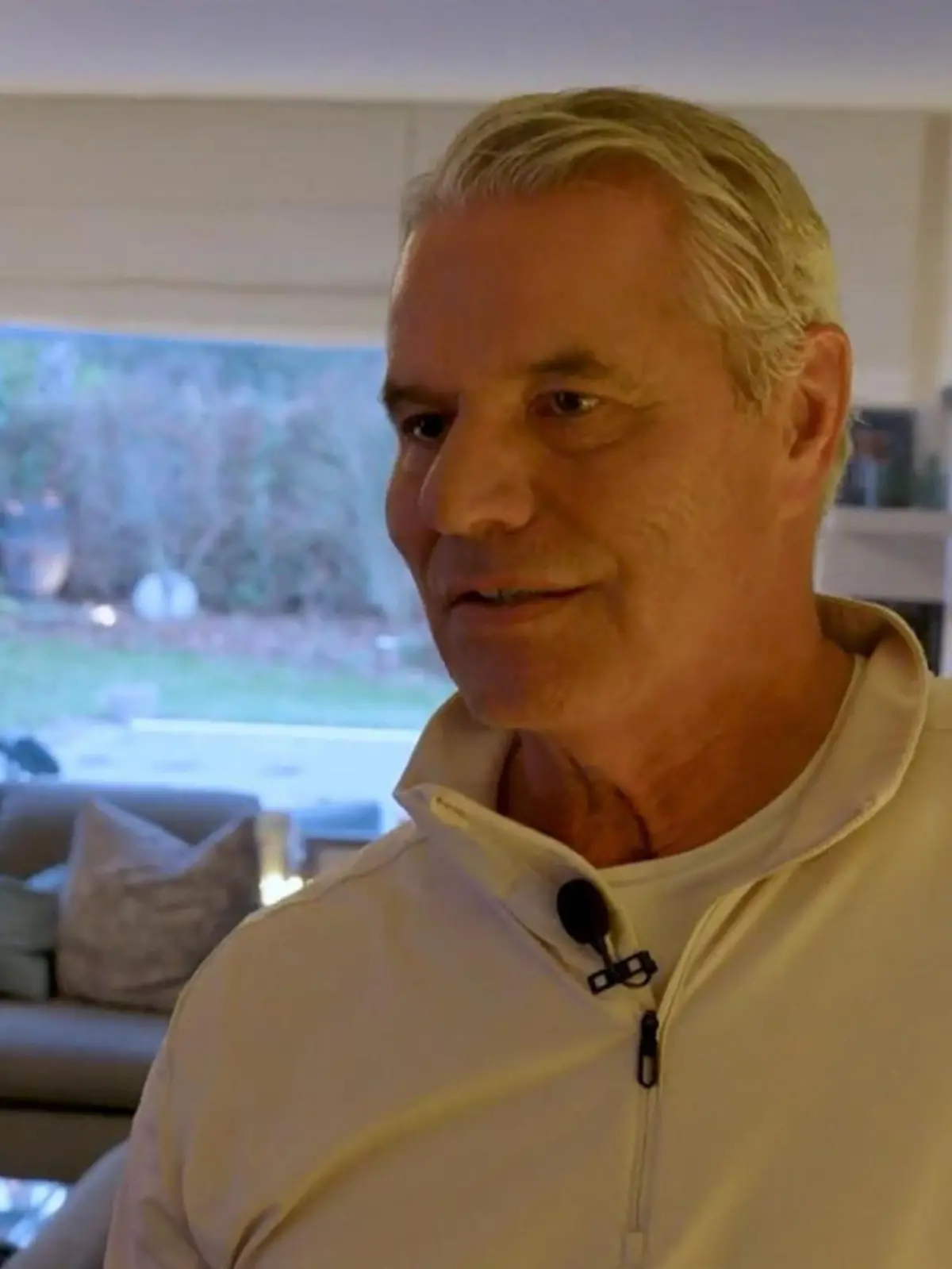 Bild zu: "Es zeigt seinen verstorbenen Sohn! Dieses Foto hat NFL-Kommentator Jan Stecker immer dabei"