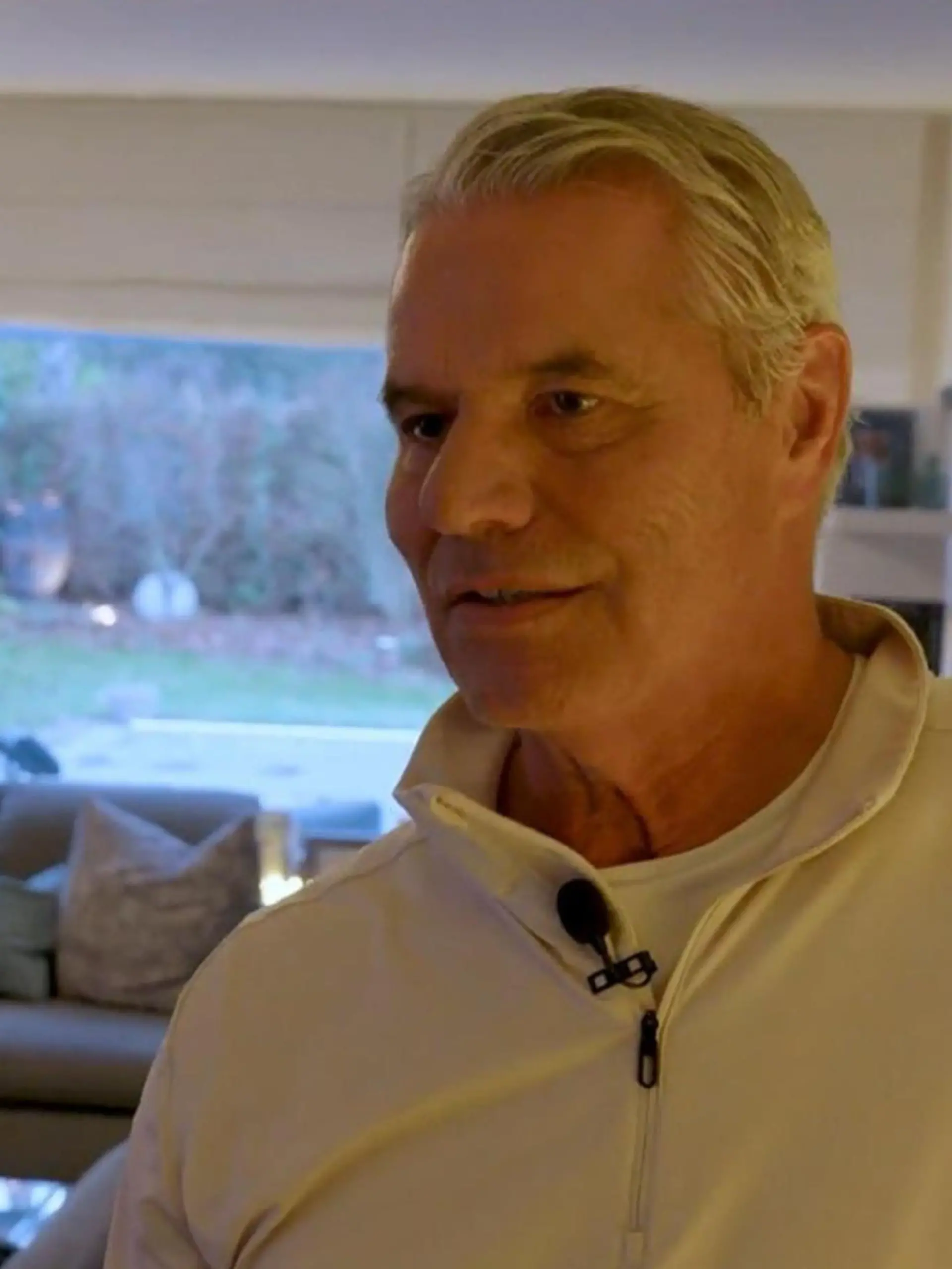 Bild zu: "Es zeigt seinen verstorbenen Sohn! Dieses Foto hat NFL-Kommentator Jan Stecker immer dabei"