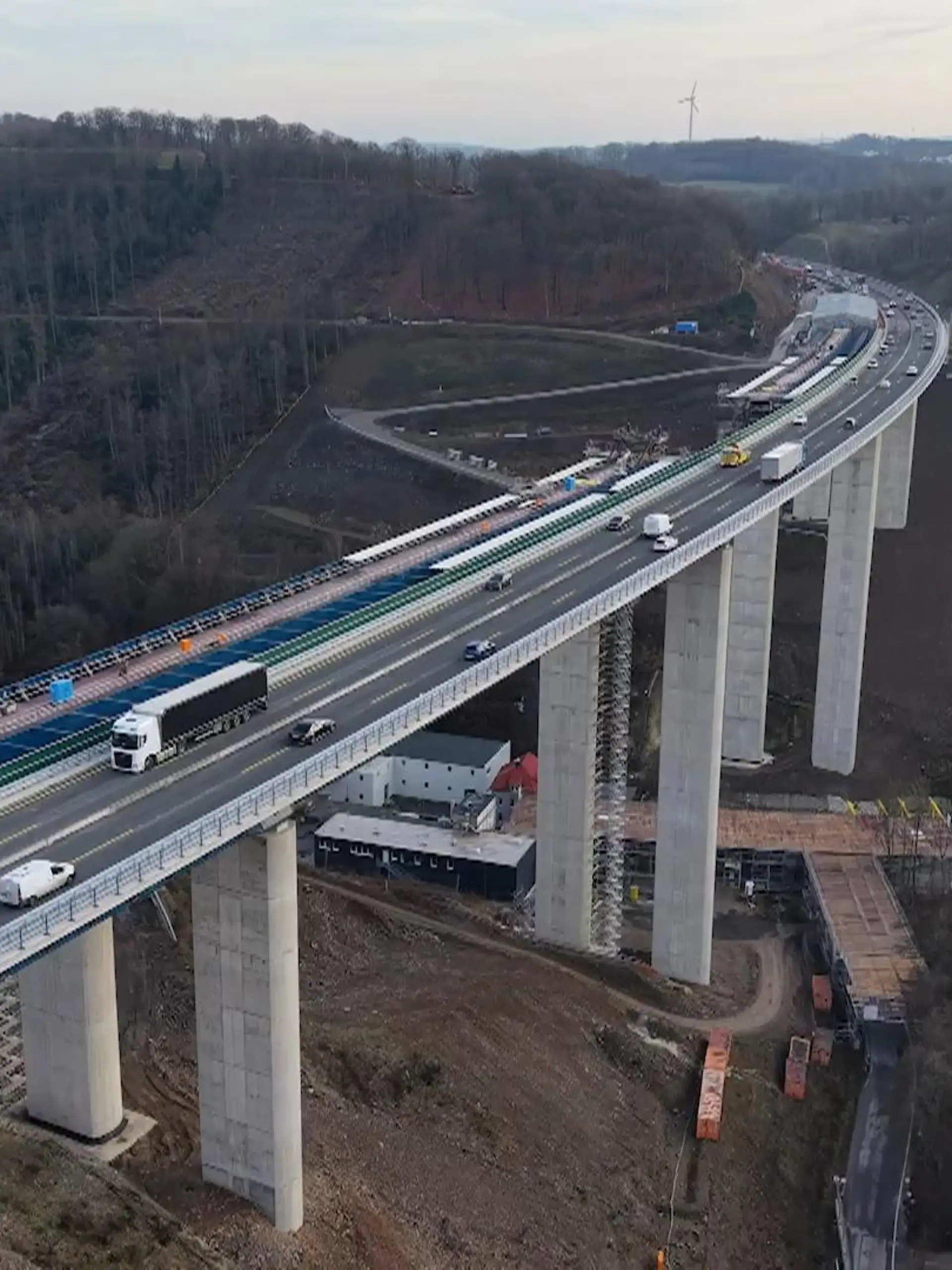 Bild zu: "Eröffnung der Rahmedetalbrücke "