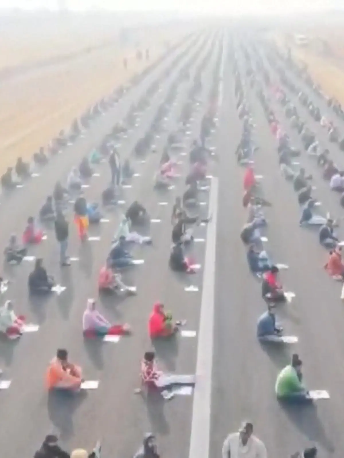 Bild zu: "Prüfung muss auf Flugplatz verlegt werden – wegen tausender Bewerber!"