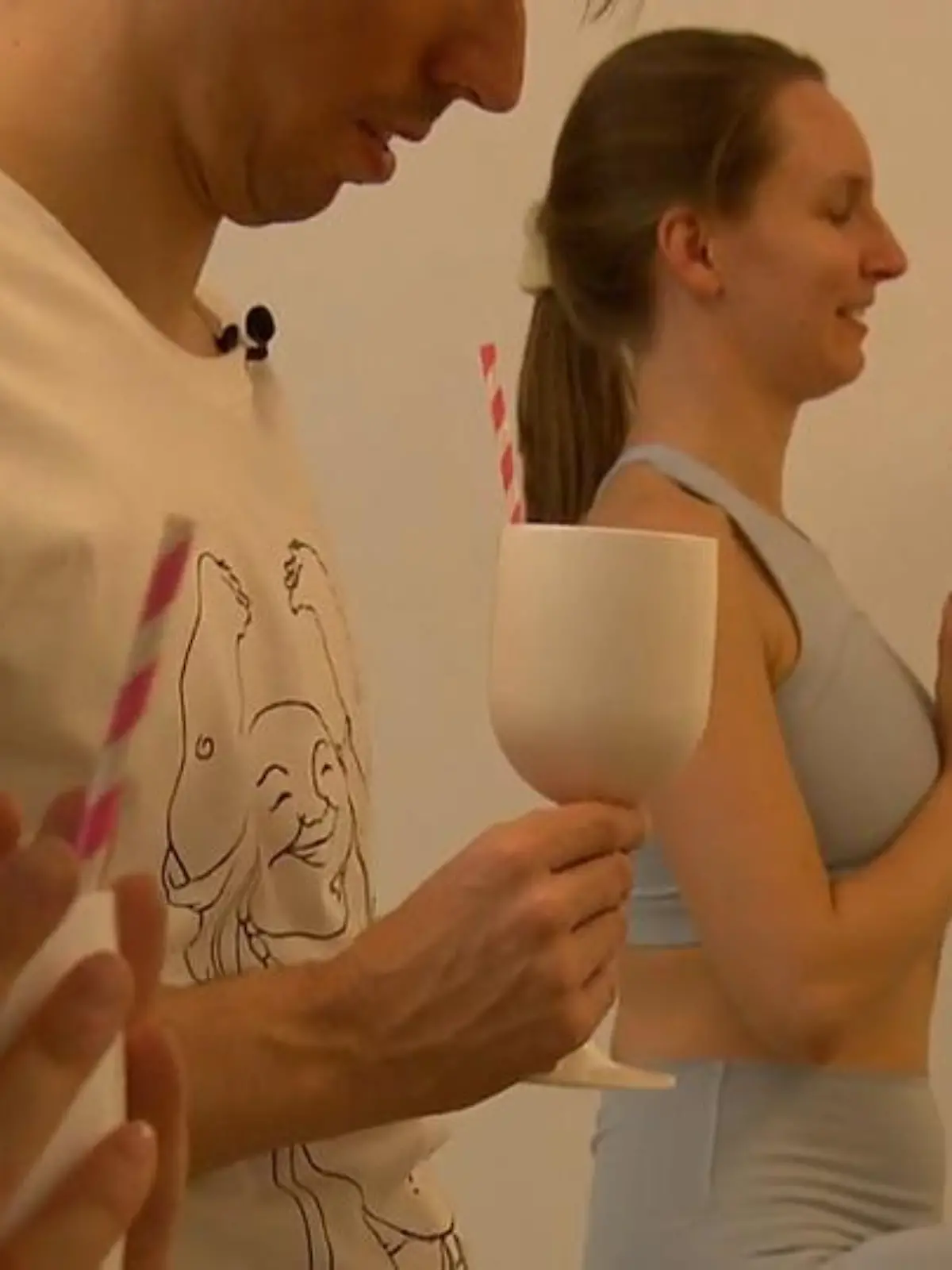 Bild zu: "Aperol-Yoga erobert Münster"