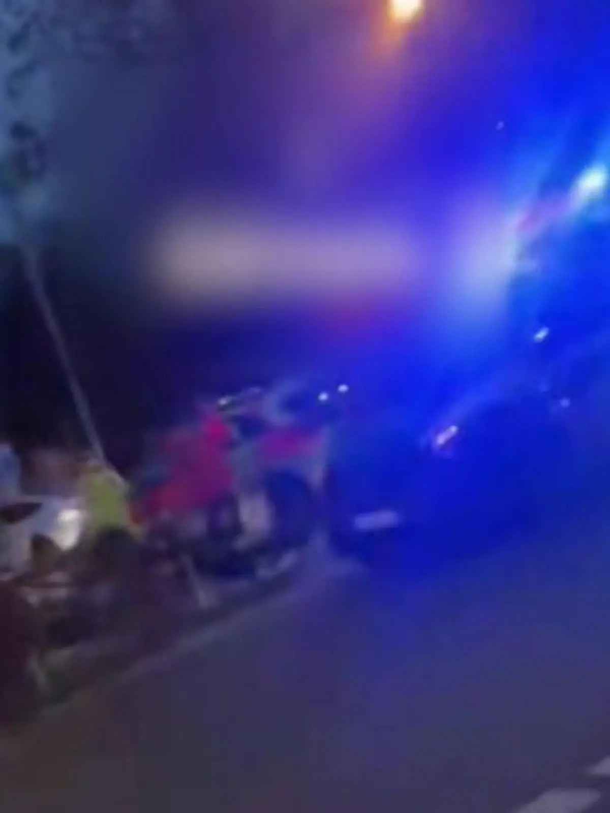 Bild zu: "Auto rast in Gießen in Bushaltestelle – mehrere Verletzte!"