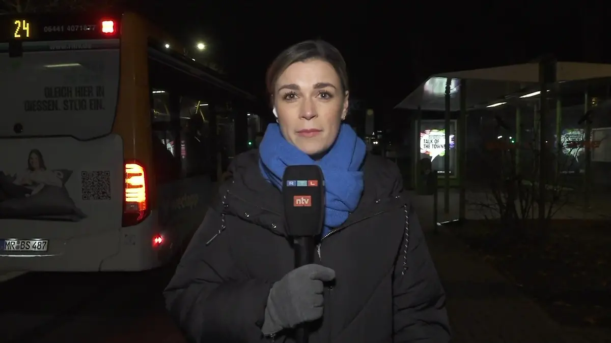 Auto prallt in Haltestelle – war der Fahrer krank? Vier Verletzte in Gießen