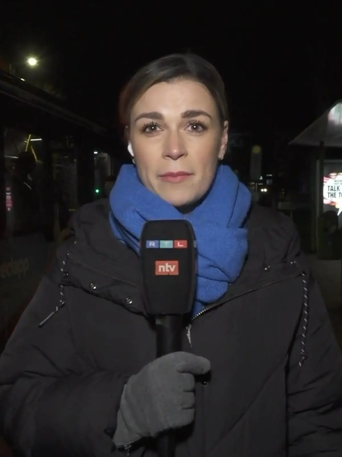 Bild zu: "Auto prallt in Haltestelle – war der Fahrer krank?"