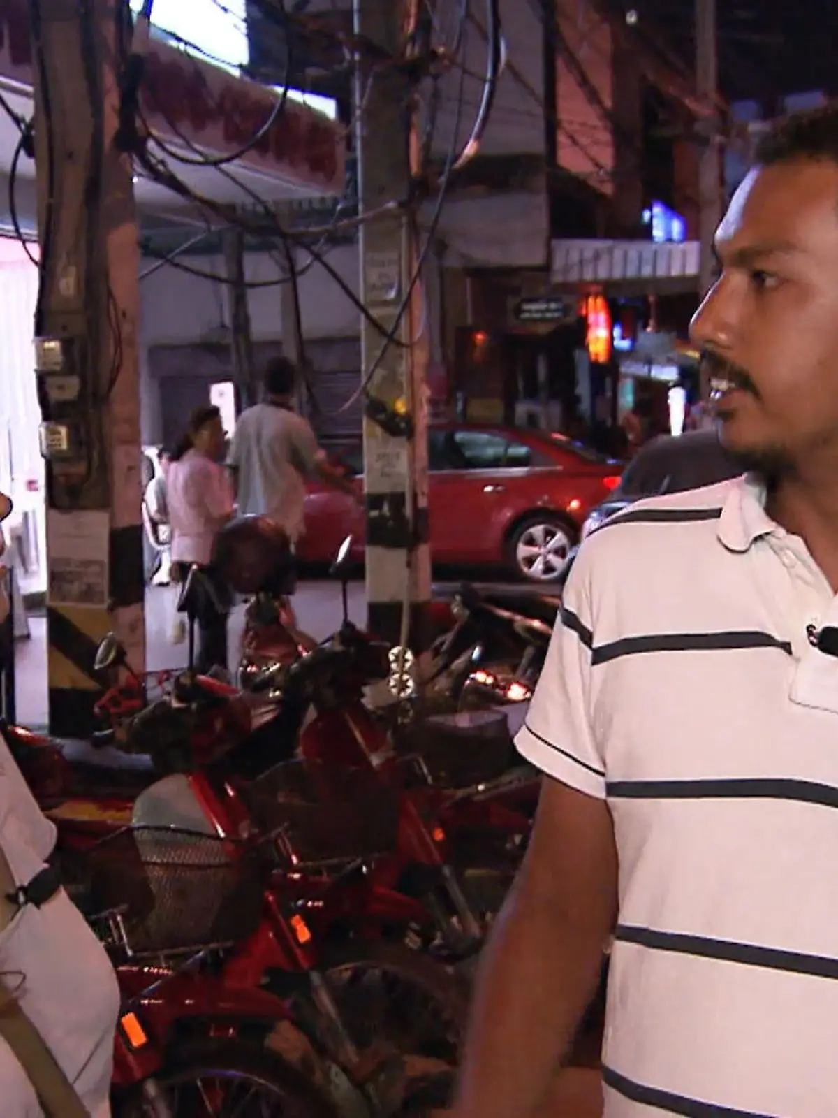 Bild zu: "Findet Paranis Freund einen Job?"