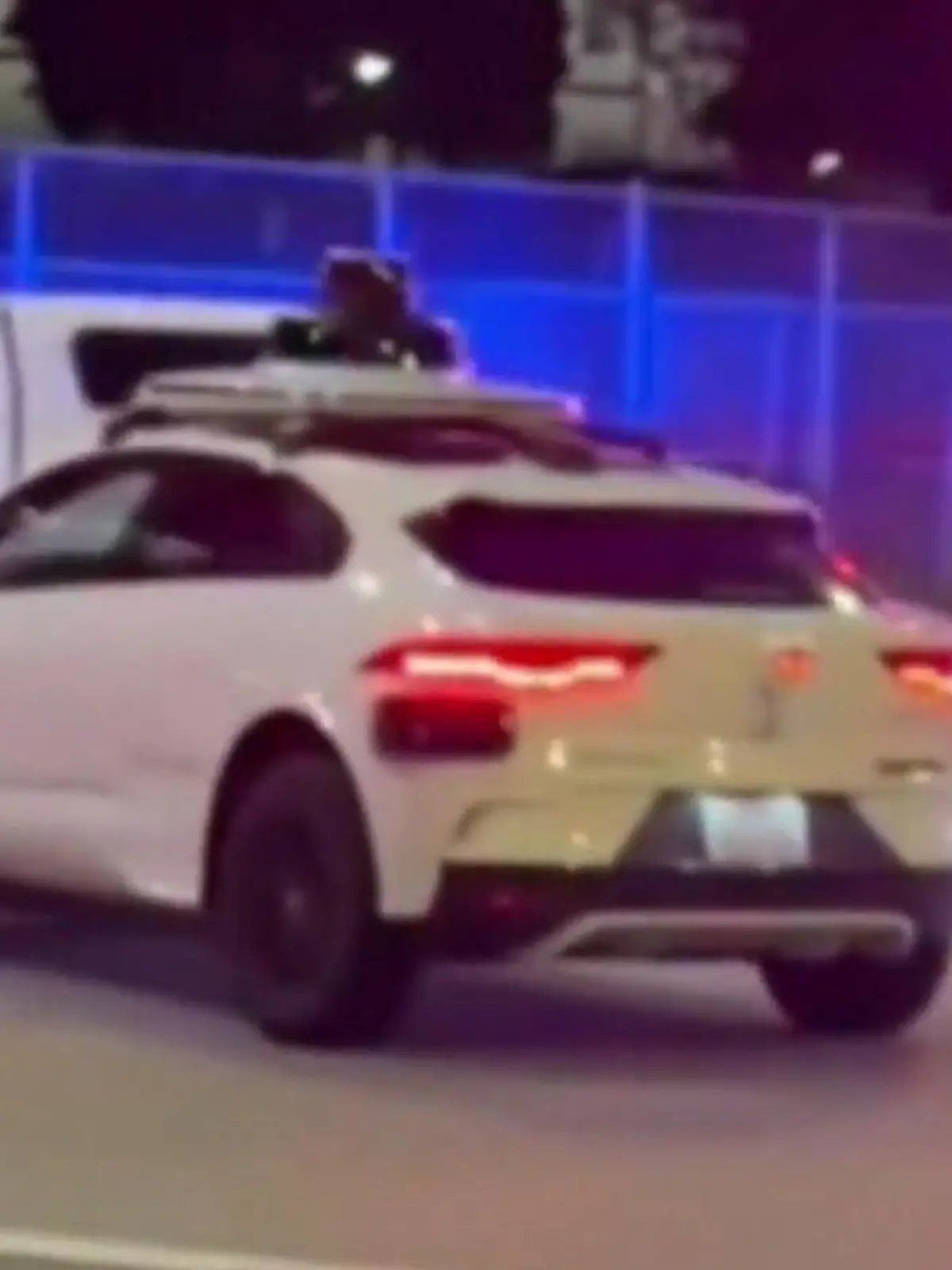 Bild zu: "Taxis blockieren Straßen – wegen Stromausfall!"