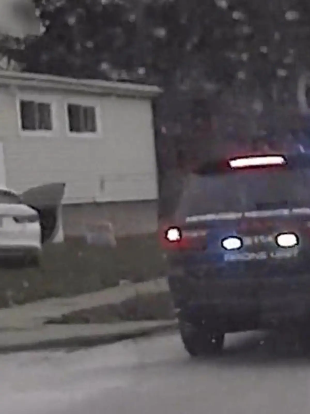 Bild zu: "Autoklau auf YouTube gelernt! Kinder (8, 11 & 12) stehlen Fahrzeug – und krachen in Haus"