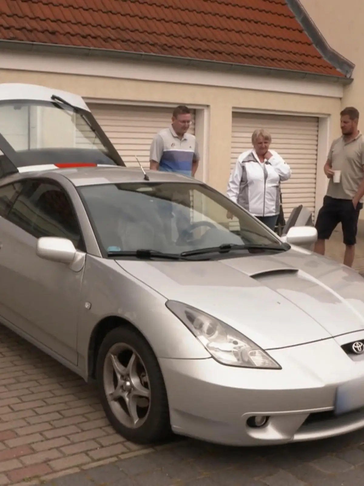 Bild zu: "Außen glänzt's, innen bröckelt's"