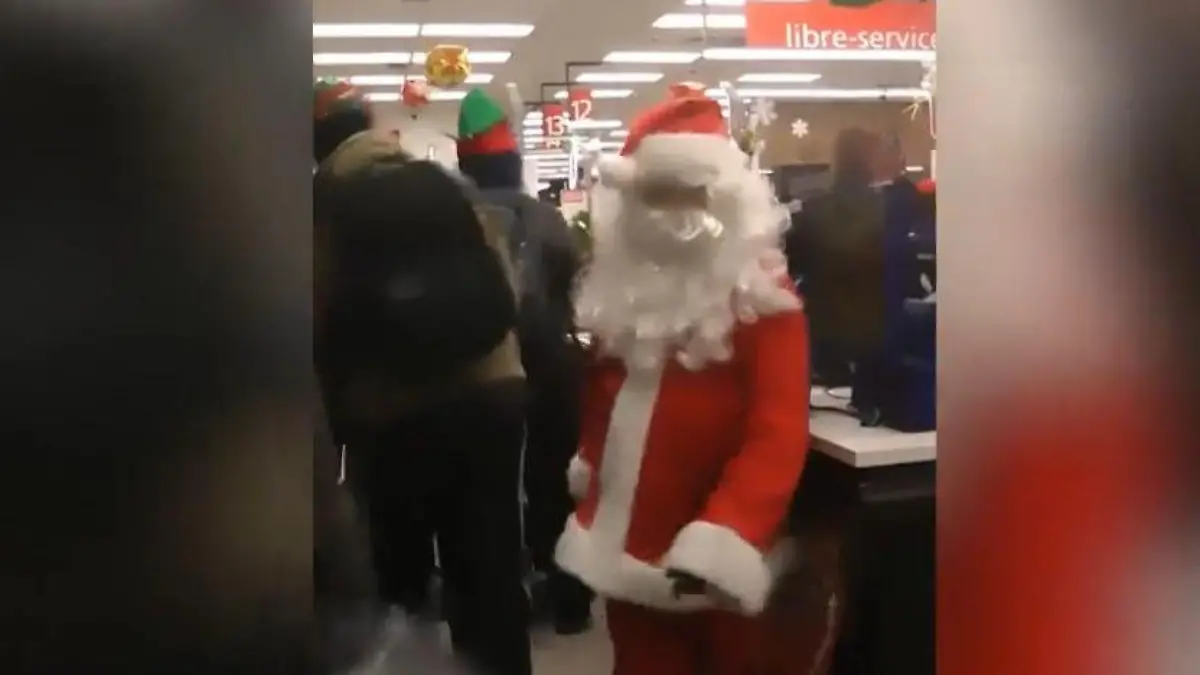 Oh du Gütige?! Weihnachtsmänner rauben Supermarkt aus - und verteilen HIER ihre Beute Diebestour mit Botschaft