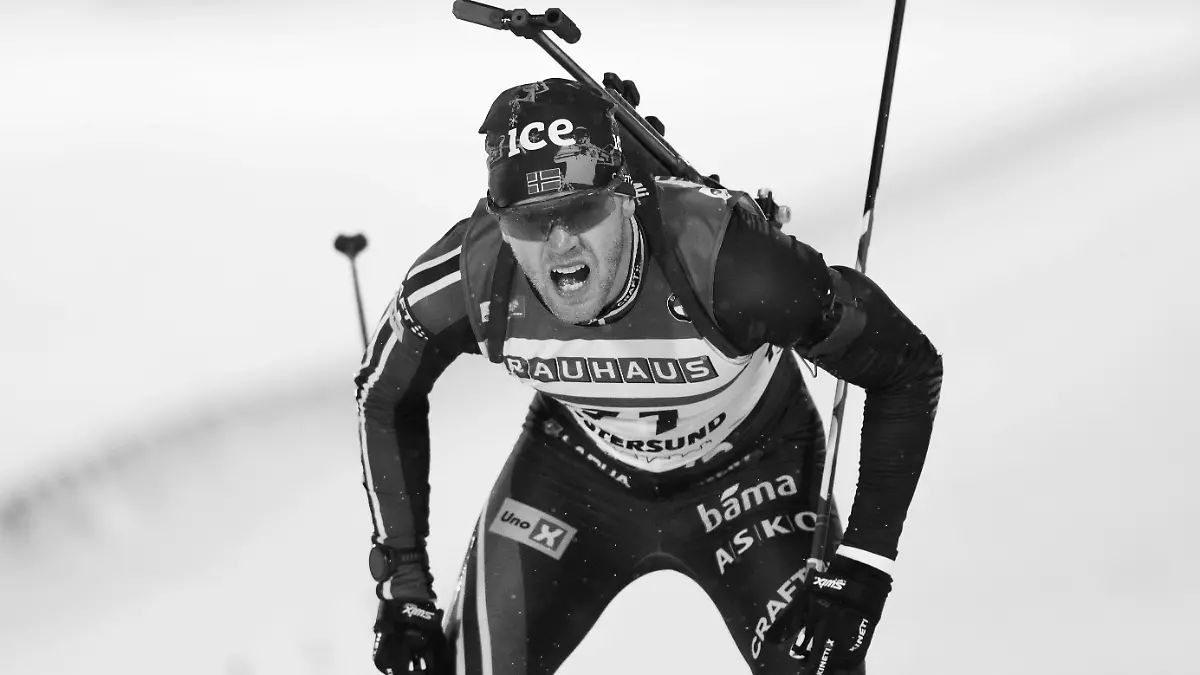251206 Sivert Guttorm Bakken of Norway competes in men s 10 km sprint during the IBU World Cup on December 6, 2025 in Ös