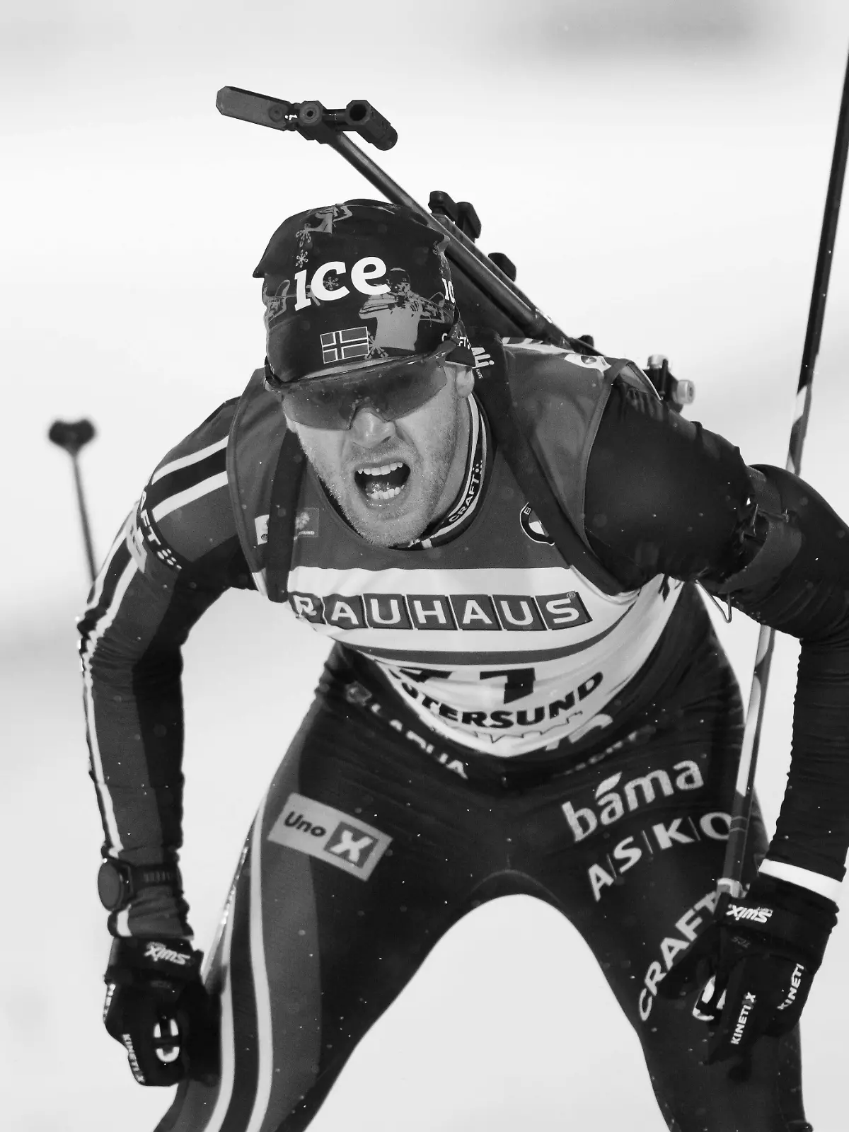 251206 Sivert Guttorm Bakken of Norway competes in men s 10 km sprint during the IBU World Cup on December 6, 2025 in Ös