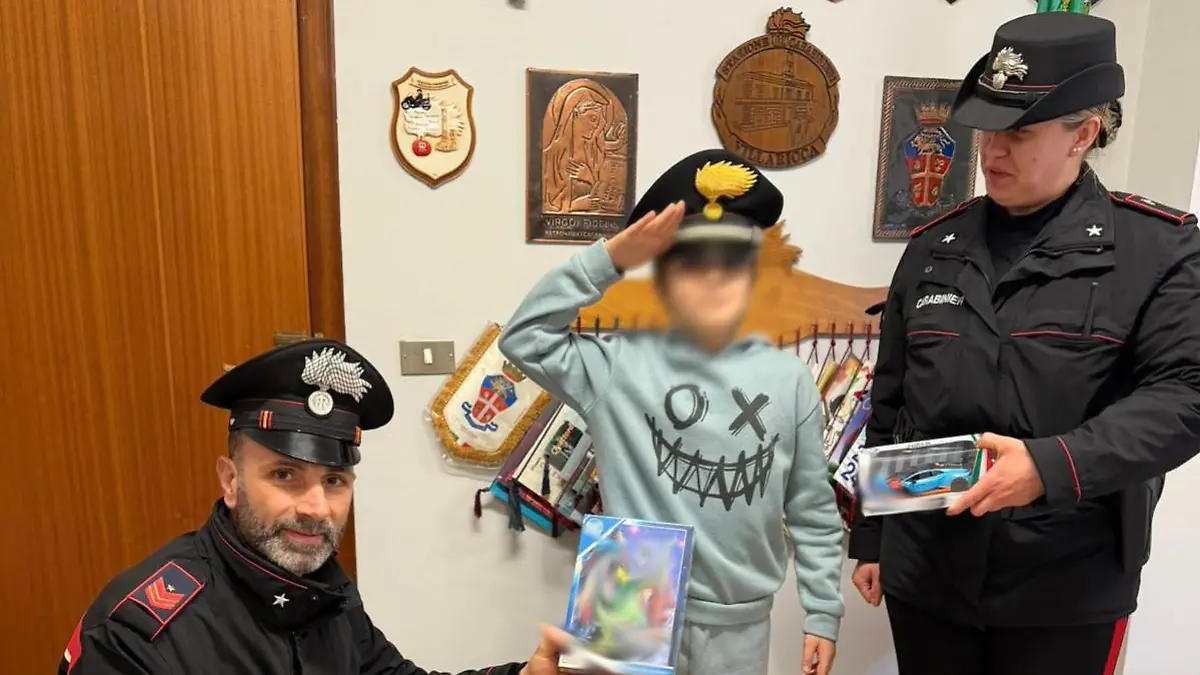 In Italien sorgten Polizisten kurzerhand für ein Weihnachtswunder.