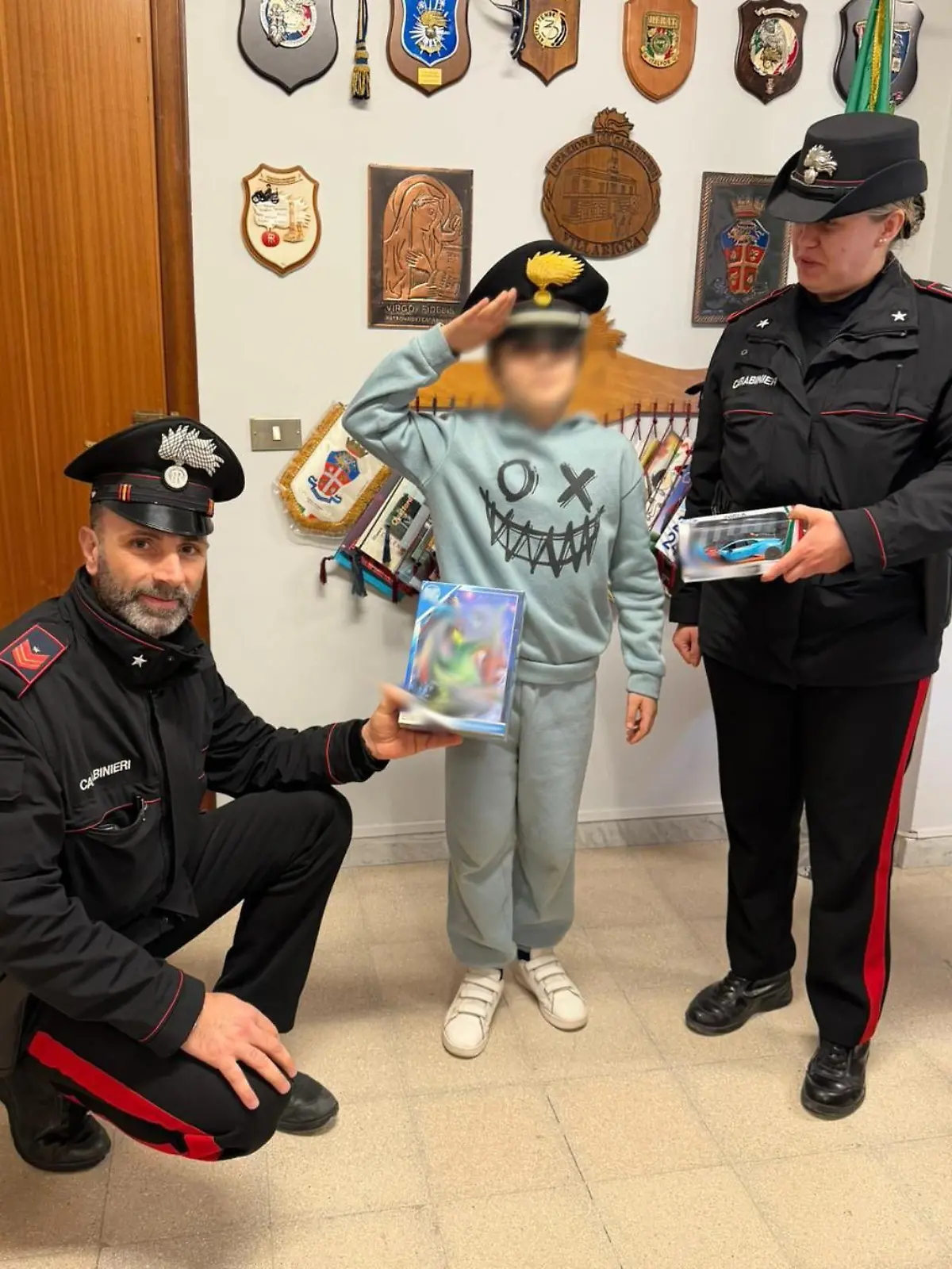 In Italien sorgten Polizisten kurzerhand für ein Weihnachtswunder.