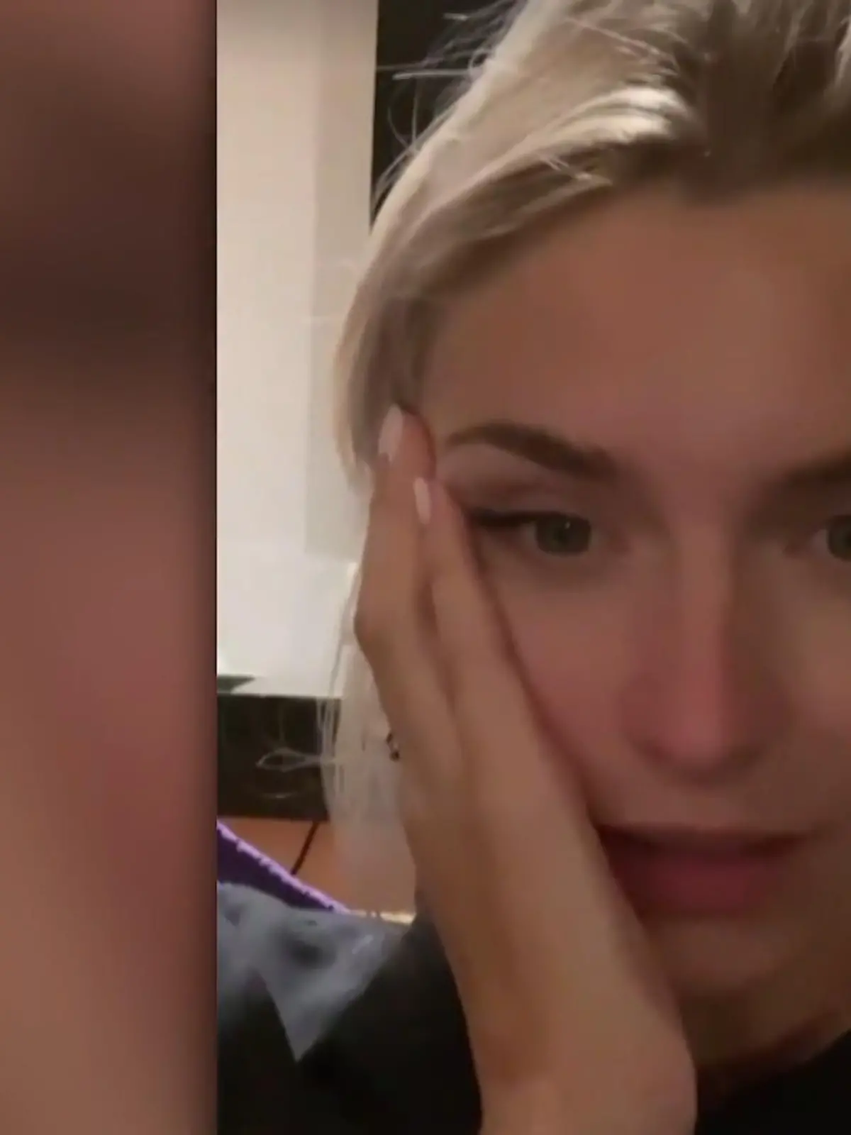 Lena Gercke saß mit Tochter Zoe im Flieger fest.