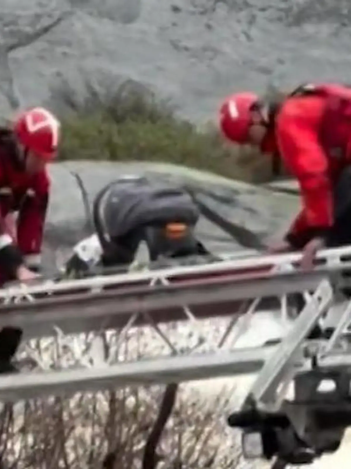 Bild zu: "Beliebtes Reiseziel von Wassermassen erdrückt – mehrere Tote!"