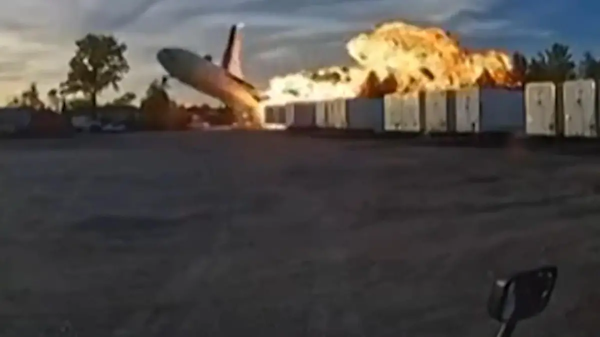 Bei Flugzeugabsturz von Trümmern getroffen! Arbeiter stirbt am Weihnachtsfeiertag 15 Tote in Kentucky (USA)