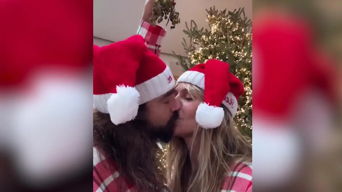 Heiße Küsse unterm Mistelzweig! Supermodel knutscht sich durch die Feiertage Heidi Klum feiert Weihnachten