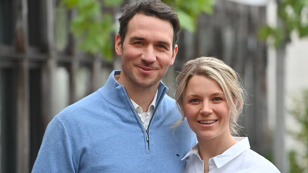 Felix Neureuther und Ehefrau Miriam Neureuther. Ludwig Erhard Gipfel 2024 auf Gut Kaltenbrunn am Tegernsee am 19.04.2024.
