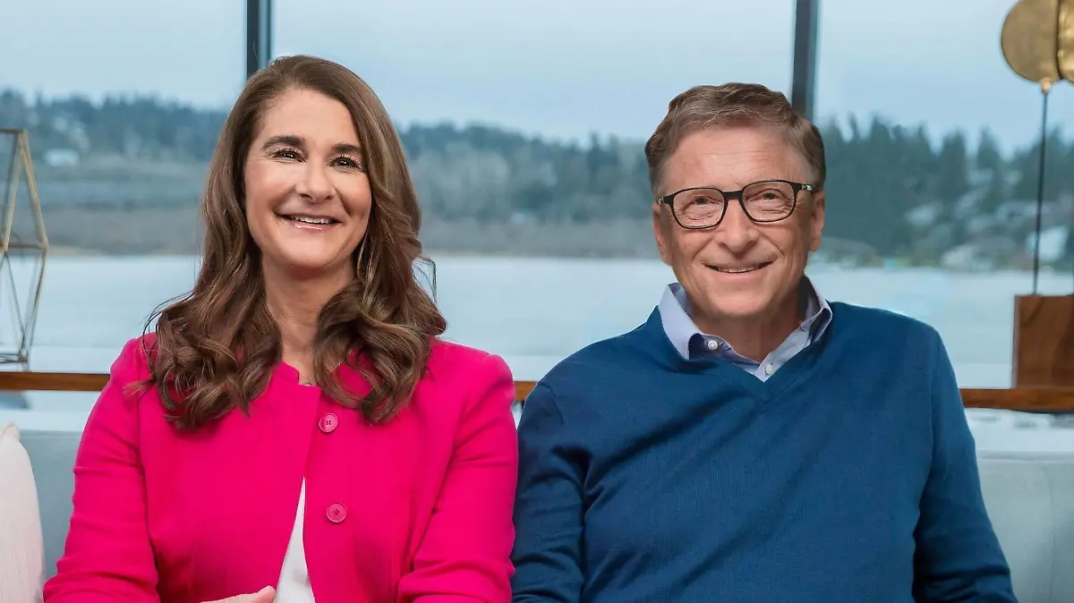 190213 -- KIRKLAND U.S., Feb. 13, 2019 -- Photo provided by Bill & Melinda Gates Foundation shows that Bill Gates R and Melinda Gates pose for a photo after annotating the 2019 annual letter in Kirkland, Washington, the United States, on Jan. 8, 2019. Bill and Melinda Gates released their 2019 annual letter on Feb. 12 and a video speech was exclusively broadcast via . Bill Gates, co-chair of the Bill & Melinda Gates Foundation, said Tuesday that exciting progress against poverty and disease around the world has been made in 2018, and China has been a major contributor to this progress. Bill Gates has called for strengthened investment in innovation in key areas so that related industries can continue to develop without worsening climate change. In their 2019 annual letter, Bill and Melinda Gates shared nine things that have surpr PUBLICATIONxNOTxINxCHN
