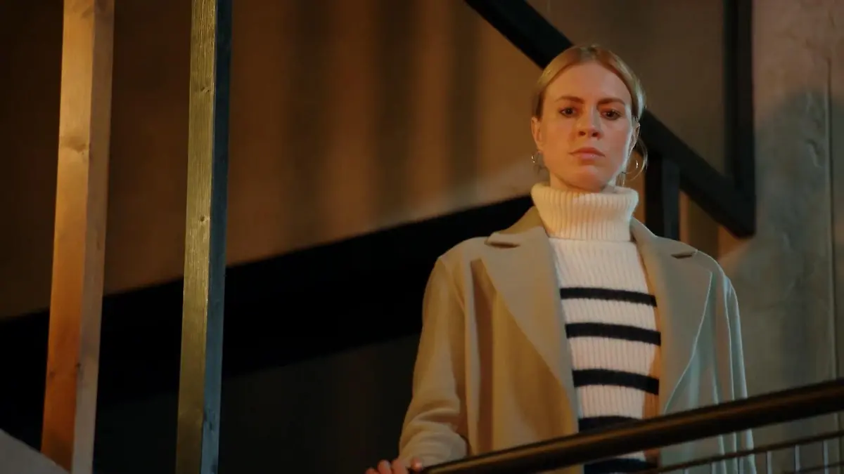 Zoe gefällt es überhaupt nicht gut, John und Laura zusammen mit ihrer Tochter zu sehen. 