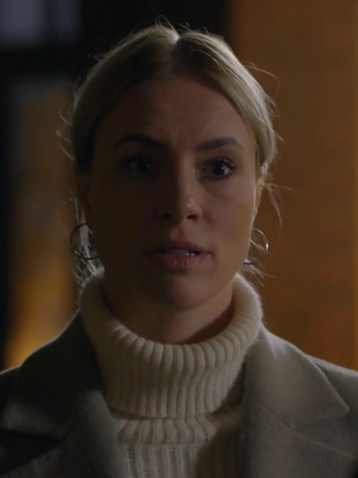 Um ihre Familie zu schützen, ist Zoe zu allem bereit. 