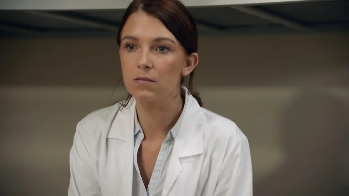 Lilly lenkt sich mit Arbeit von ihren Gefühlen ab GZSZ-Wochenvorschau Teil 3