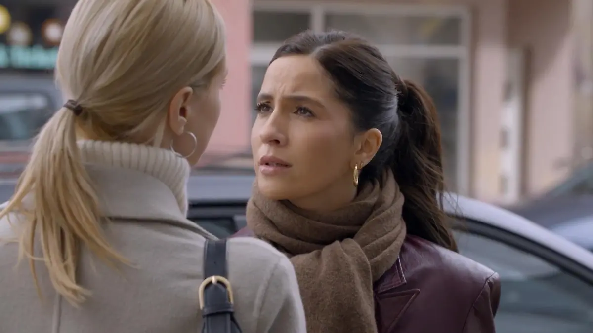 Zoe geht wegen ihrer Tochter Clara auf Laura los GZSZ-Wochenvorschau Teil 2