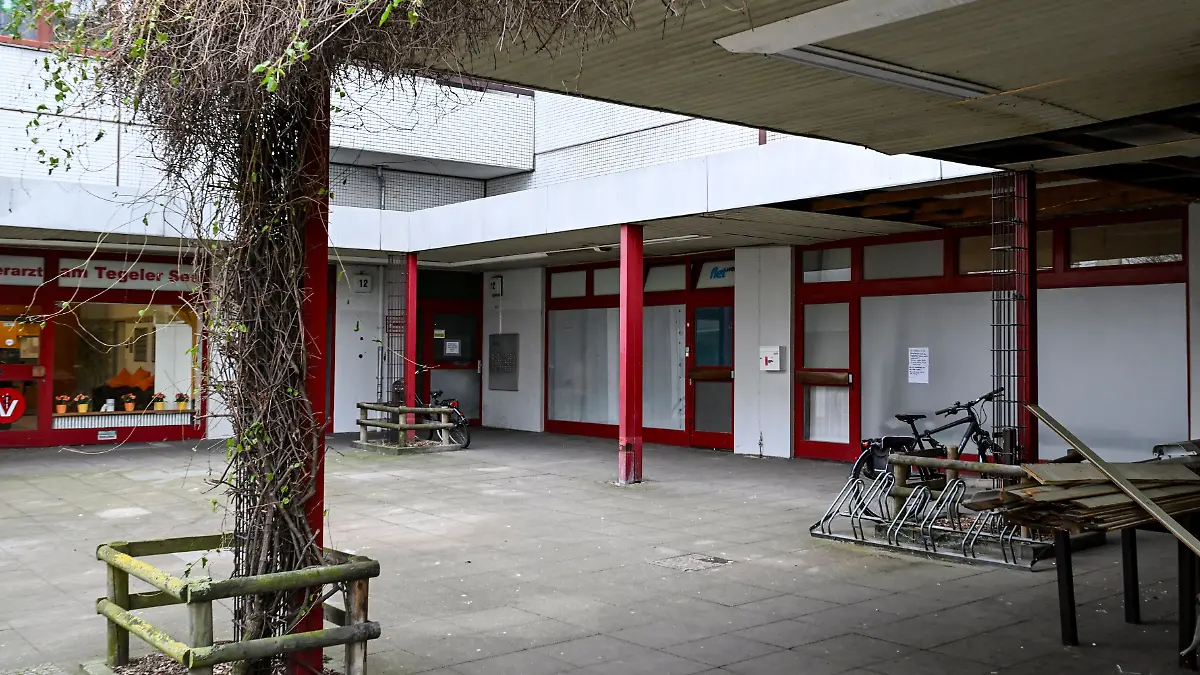 Die Stelle, an der in der Silvesternacht 2024 eine illegale Kugelbombe explodierte, bei der ein Kind lebensgefährlich verletzt wurde.