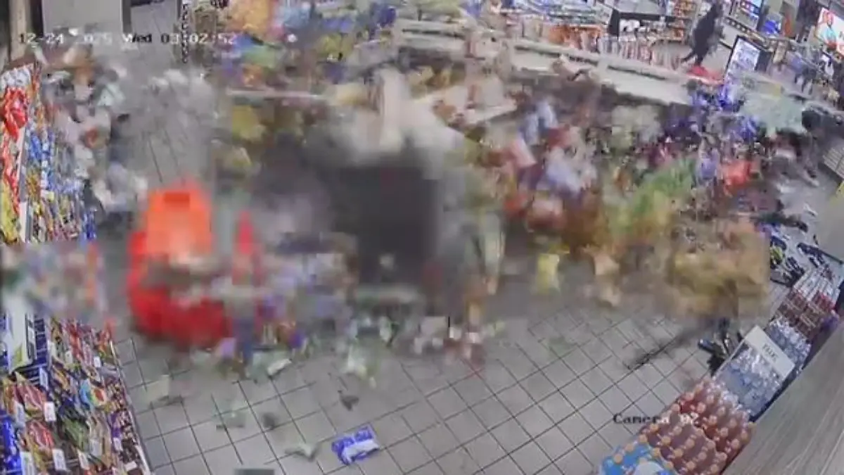 Geldtresor herausgerissen! Räuber zerstören Laden binnen zwei Minuten Täter auf der Flucht