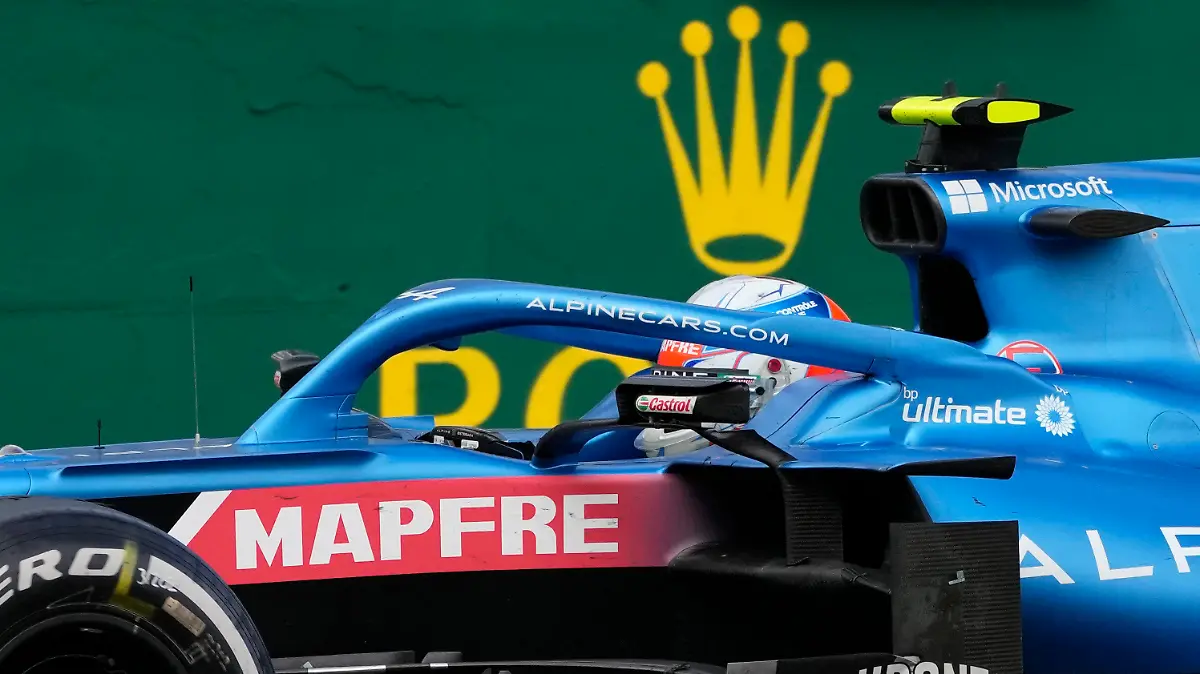 dpatopbilder - 01.08.2021, Ungarn, Mogyorod: Motorsport: Formel-1-Weltmeisterschaft, Großer Preis von Ungarn, Rennen: Esteban Ocon aus Frankreich von Team Alpine steuert sein Auto auf der Rennstrecke. Ocon gewinnt das Rennen. Foto: Darko Bandic/AP/dpa +++ dpa-Bildfunk +++