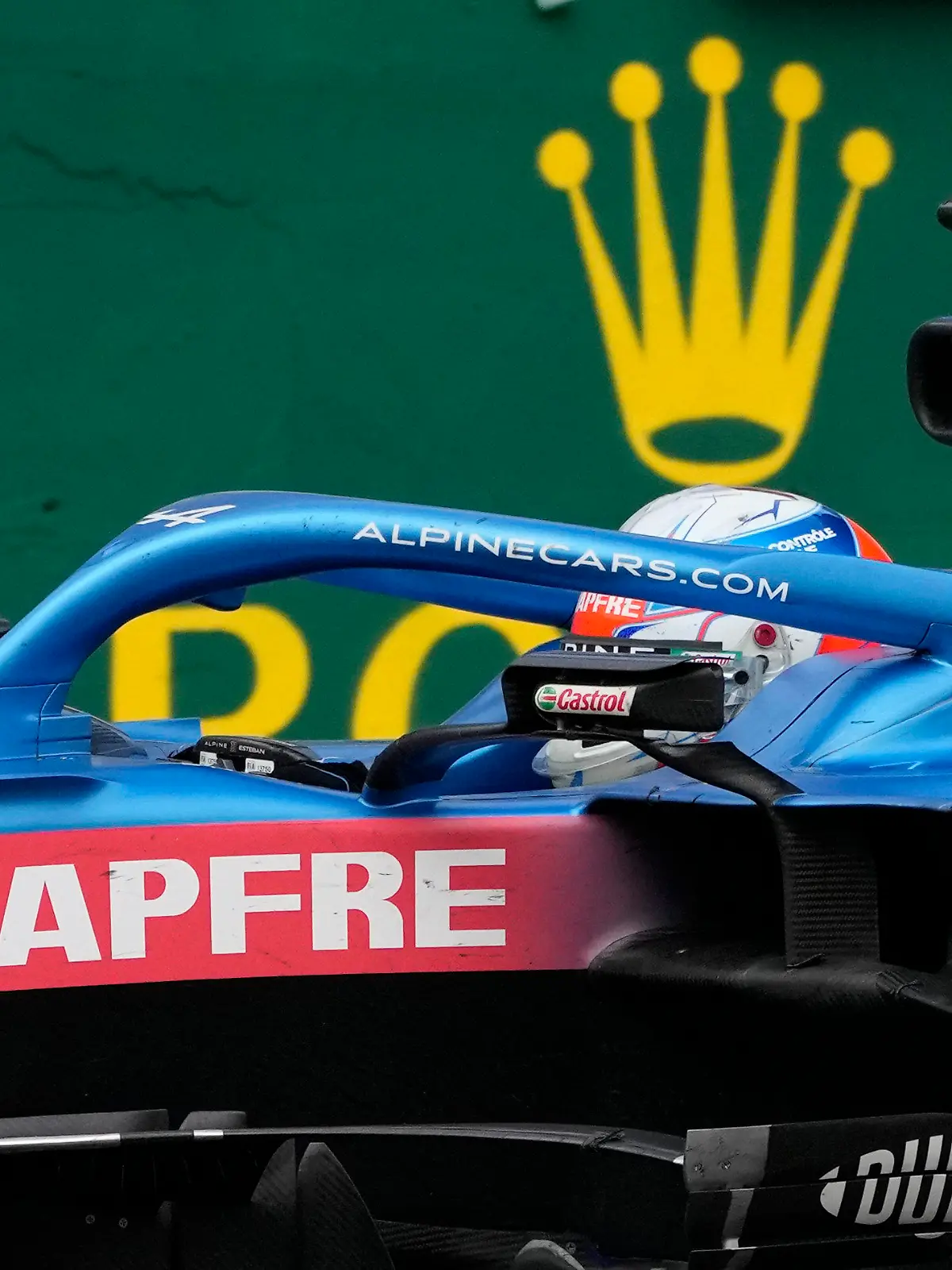 dpatopbilder - 01.08.2021, Ungarn, Mogyorod: Motorsport: Formel-1-Weltmeisterschaft, Großer Preis von Ungarn, Rennen: Esteban Ocon aus Frankreich von Team Alpine steuert sein Auto auf der Rennstrecke. Ocon gewinnt das Rennen. Foto: Darko Bandic/AP/dpa +++ dpa-Bildfunk +++