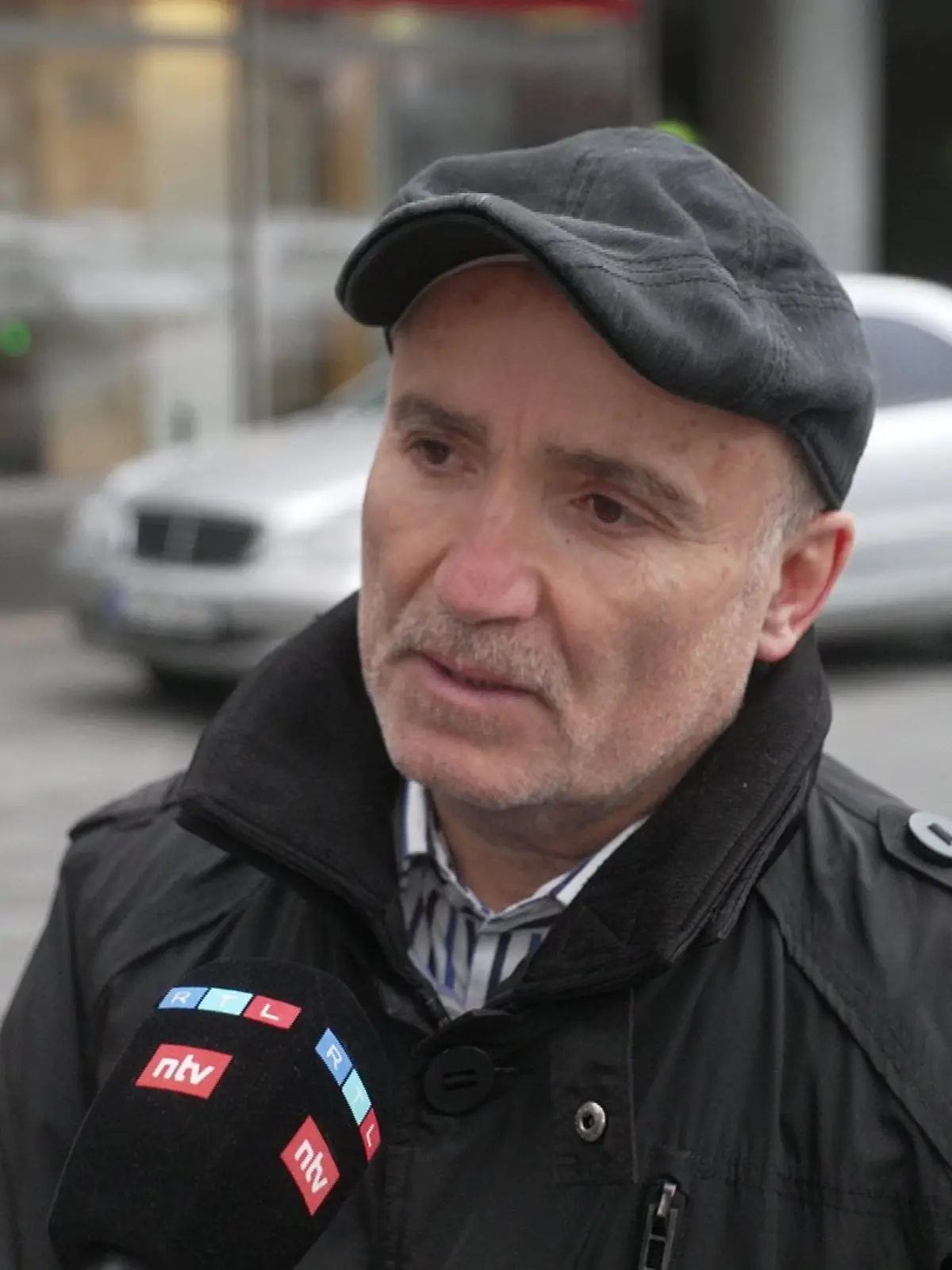 Ein Kunde berichtet RTL, dass er um sein gesamtes Geld fürchtet