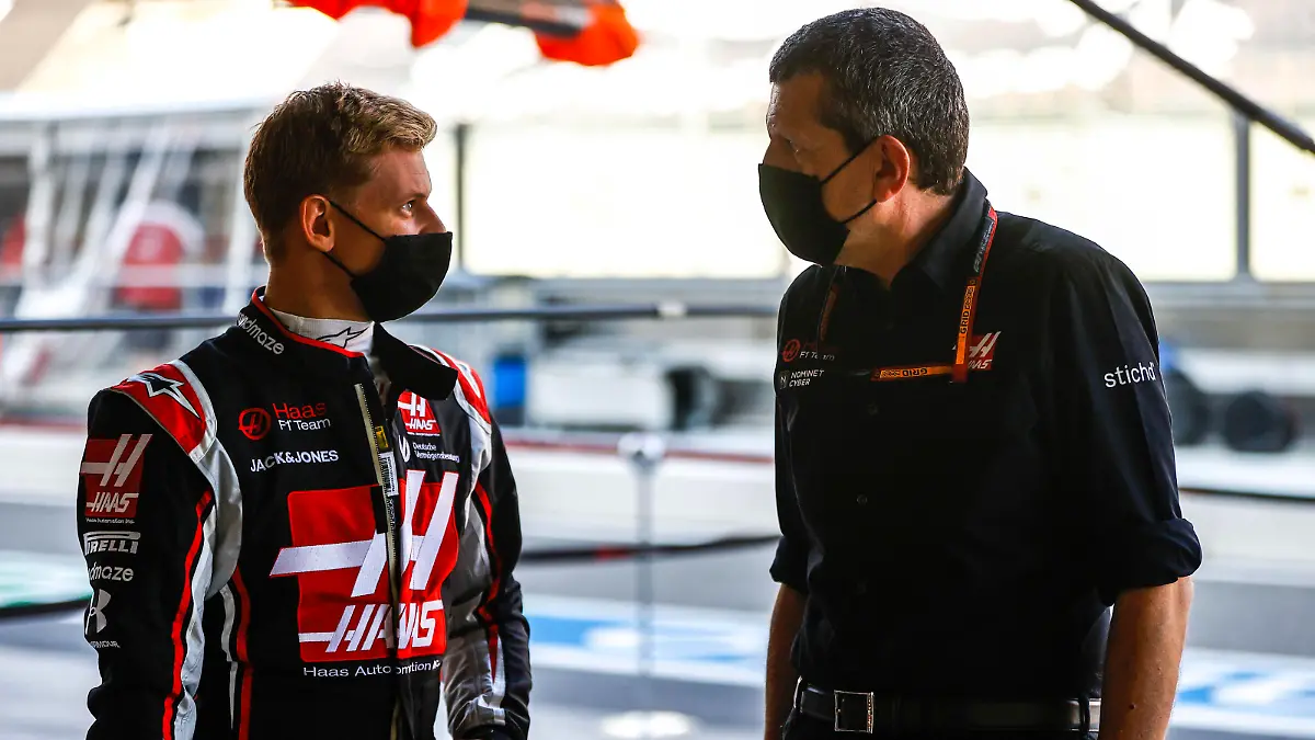 2020 Abu Dhabi GP YAS MARINA CIRCUIT, UNITED ARAB EMIRATES - DECEMBER 10: Mick Schumacher, Haas F1, with Guenther Steiner, Team Principal, Haas F1 during the Abu Dhabi GP at Yas Marina Circuit on Thursday December 10, 2020 in Abu Dhabi, United Arab Emirates. Photo by Andy Hone / LAT Images Images PUBLICATIONxINxGERxSUIxAUTxHUNxONLY GP2017_091317_ONZ1536