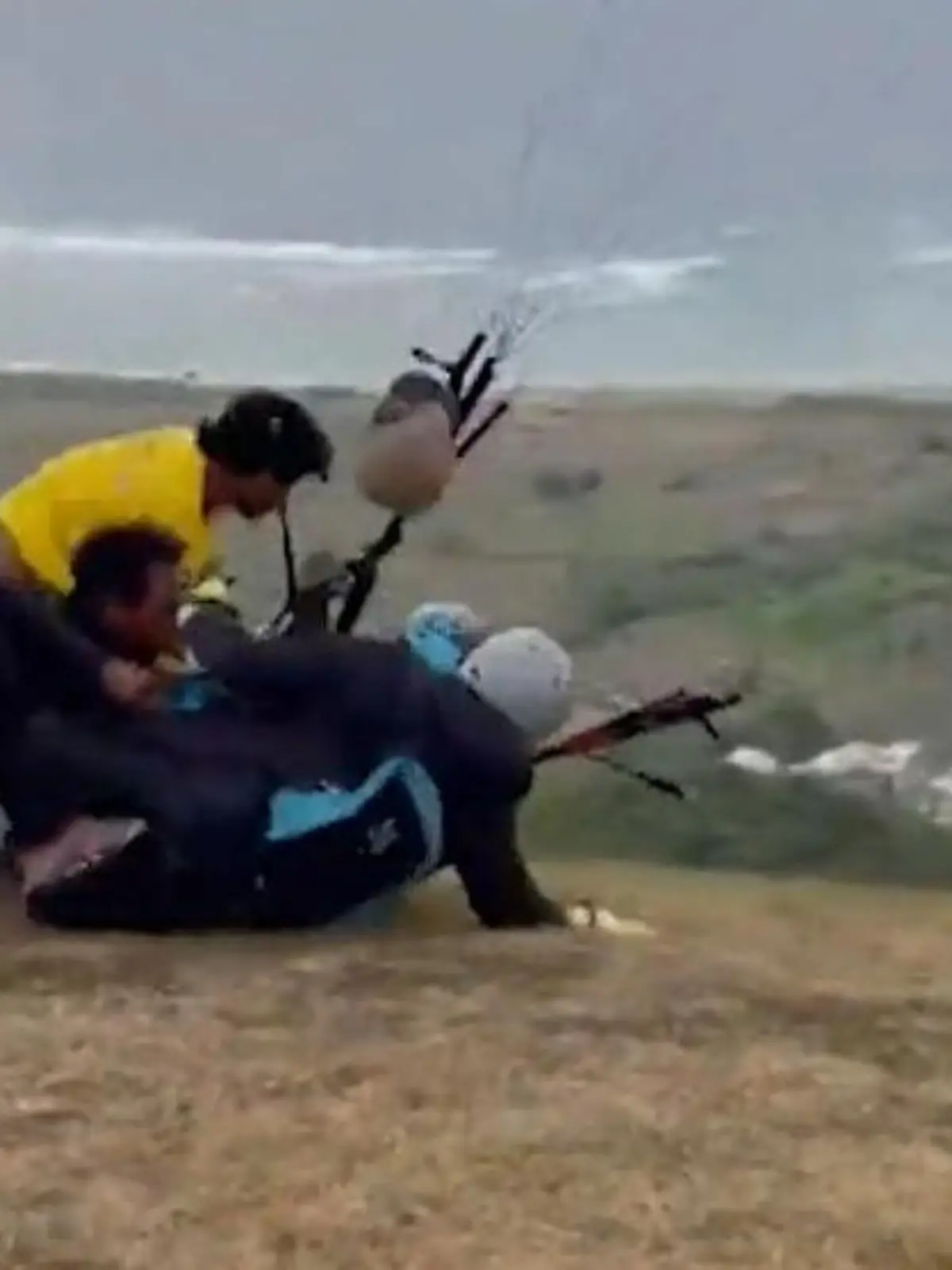 Bild zu: "Mandy stürzt 40 Meter in die Tiefe! Paraglider rettet ihr SO das Leben"