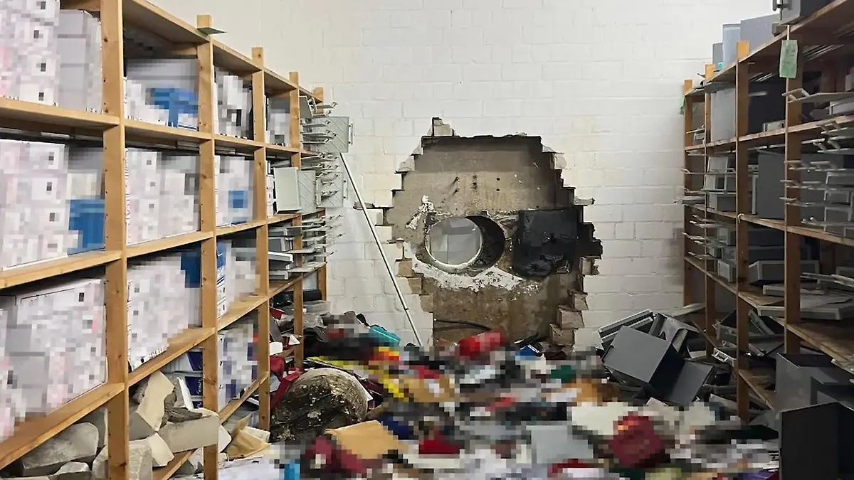 Panzerknacker räumen Tresor von Sparkasse leer – Kunden bangen um ihr Geld „Ersparnisse der letzten 33 Jahre sind alle weg"