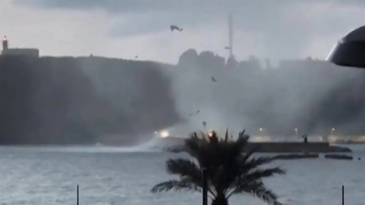 Beliebtes spanisches Urlaubsziel überflutet – ein Toter! Windhose verursacht Chaos