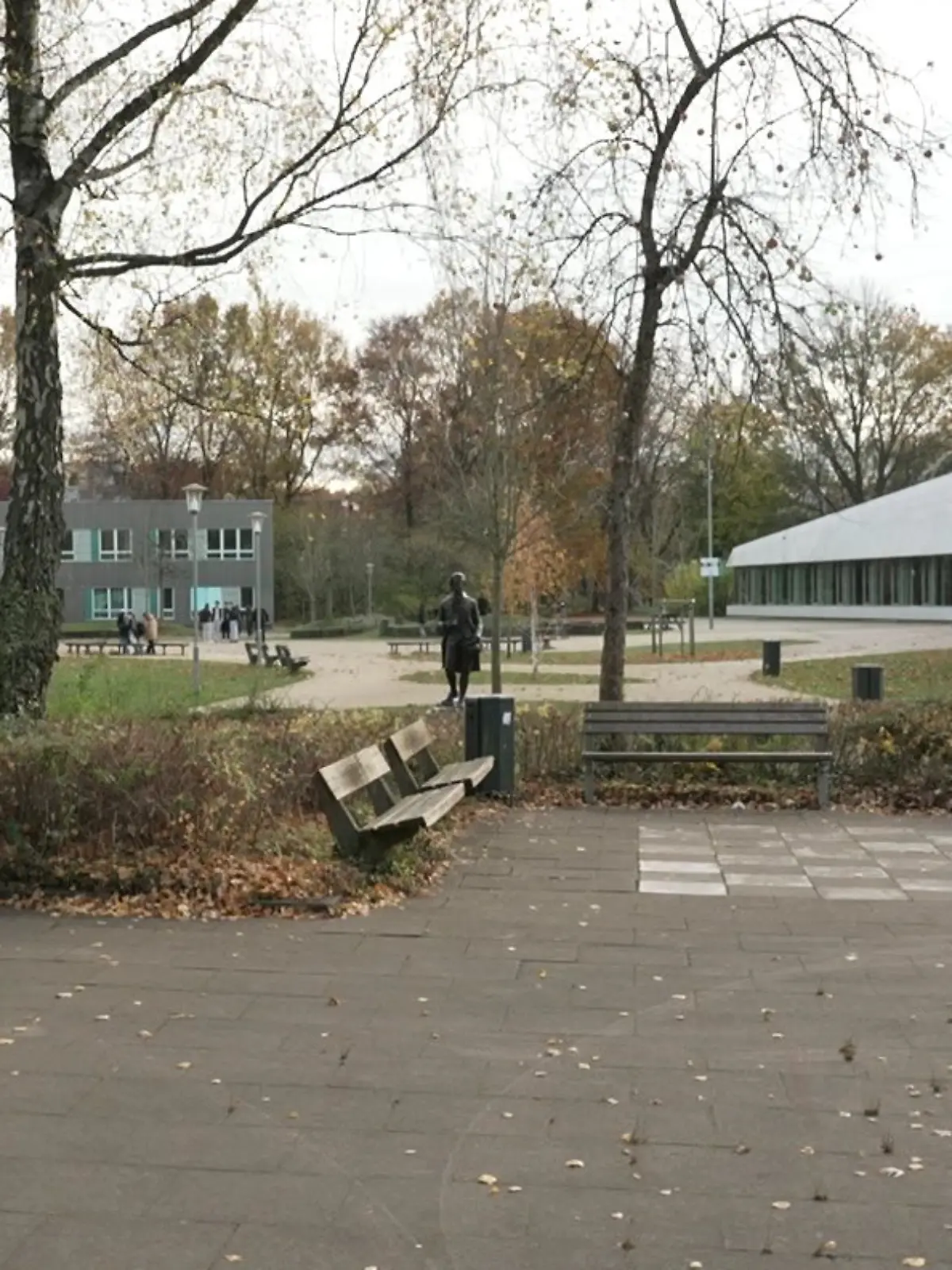 Bild zu: "Bronzefigur geklaut! Täter lassen nur Goethes Schuhe zurück"