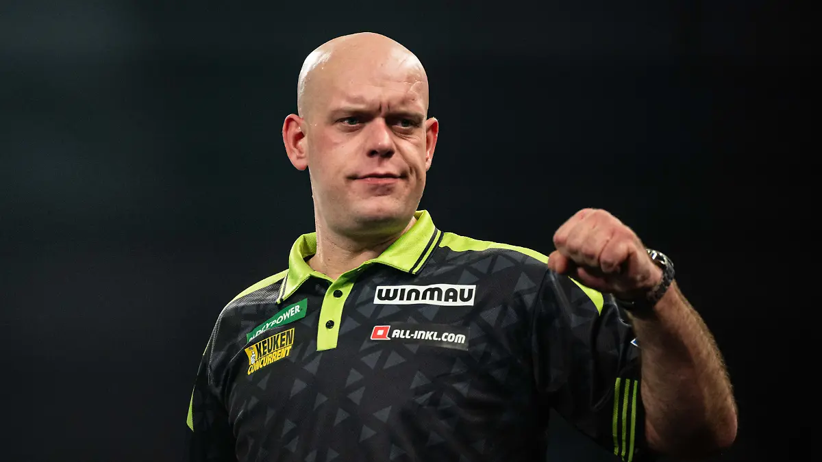 Michael van Gerwen feiert seinen Sieg gegen den Deutschen Arno Merk, mit dem er ins Achtelfinale einzog 