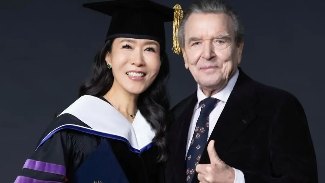 Gerhard-Schr-ders-Frau-Soyeon-Schr-der-Kim-hat-promoviert-Gestatten-Frau-Dr-Schr-der-