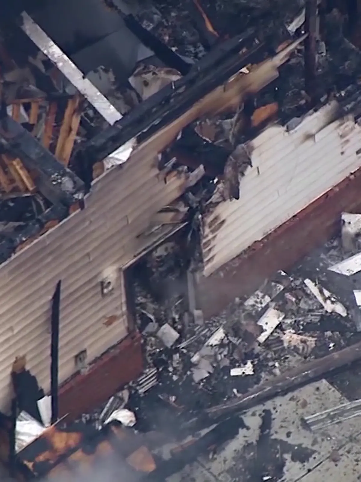 Bild zu: "Rennfahrer trauert nach Hausbrand um seinen Vater"