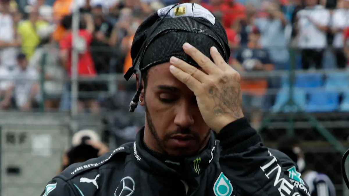 Lewis Hamilton war nach Rennende völlig am Ende.