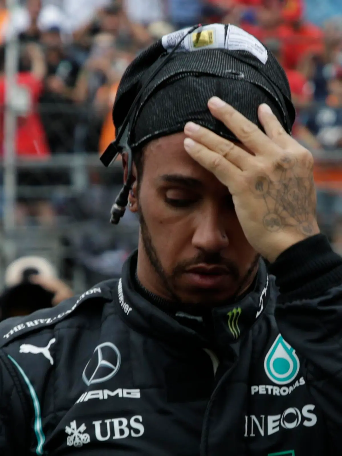 Lewis Hamilton war nach Rennende völlig am Ende.