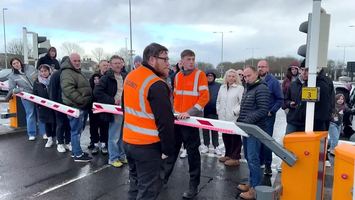 Alle Eurostar-Züge durch den Ärmelkanal fallen aus Oberleitungsschaden!