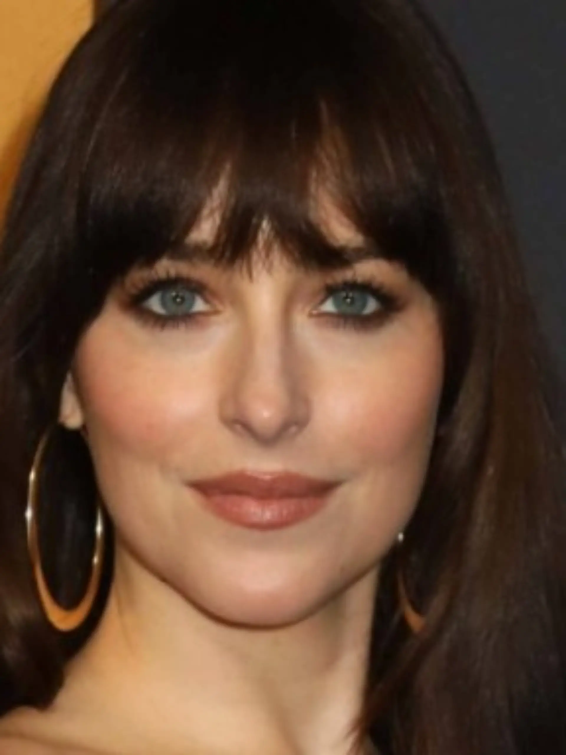 Dakota Johnson könnte nach ihrer Trennung von Chris Martin ein Auge auf einen anderen Sänger geworfen haben: den 28-jährigen Role Model.